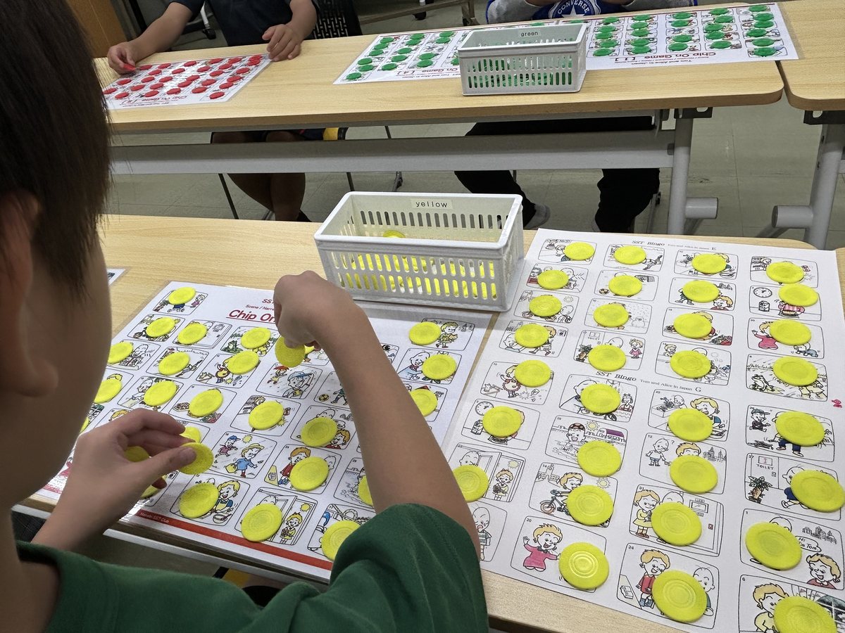 机いっぱいのカードで学ぶ加古川教室のレッスン